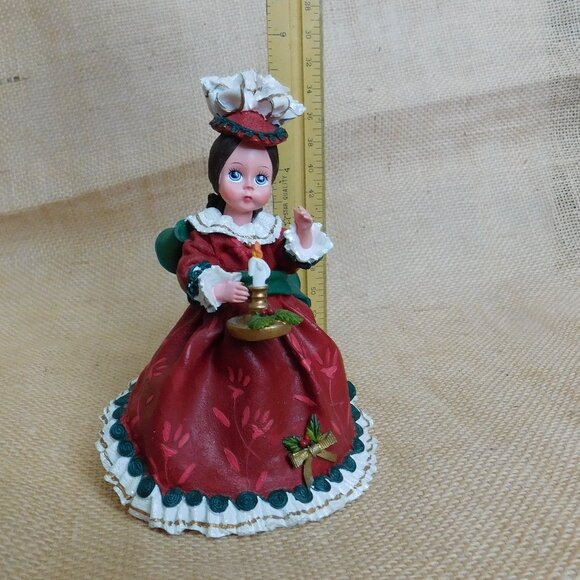 Madame Alexander Victorian Christmas Figurine signed dated 200 & numbered - Picture 7 of 7